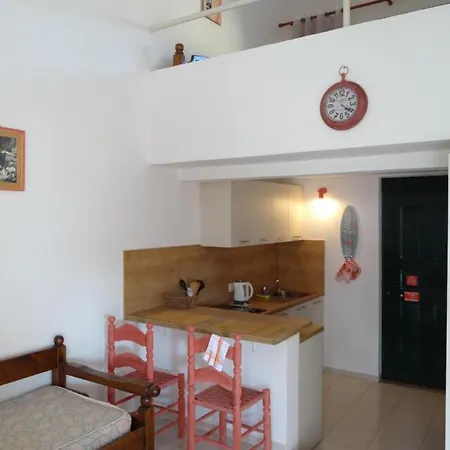 Lefkes Apartment